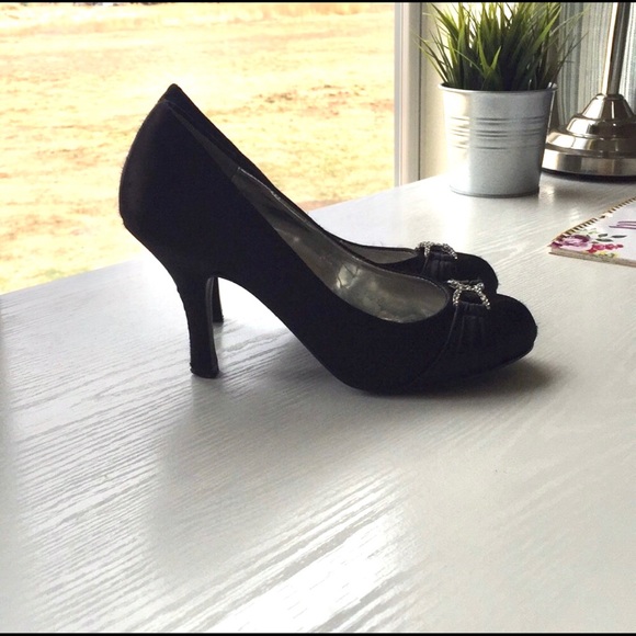 Black Deb heels - Picture 1 of 3